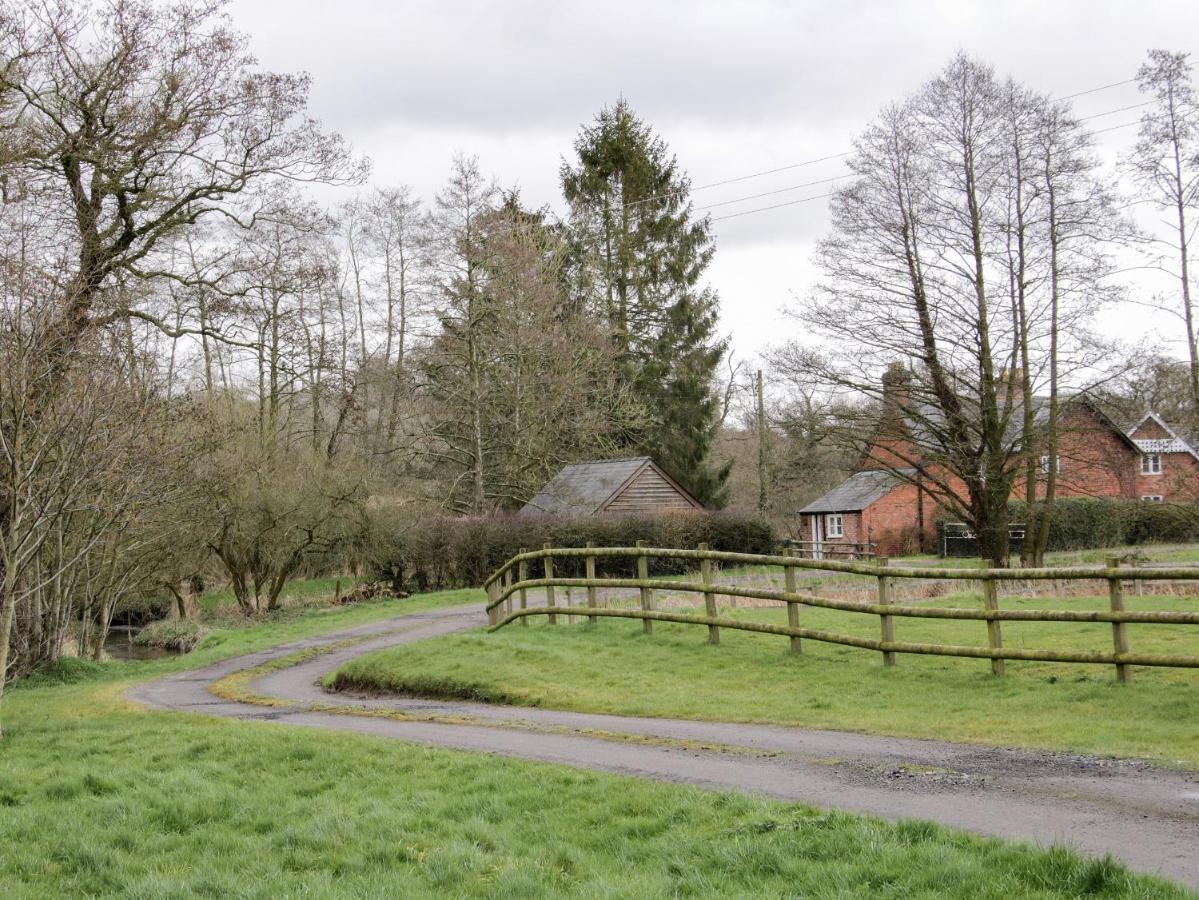 Wolvesacre Mill Cottage 惠特彻奇 外观 照片